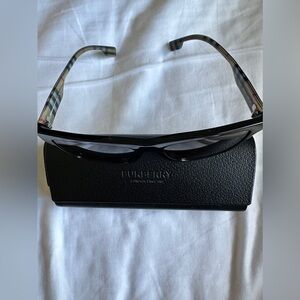 Burberry Sunglass